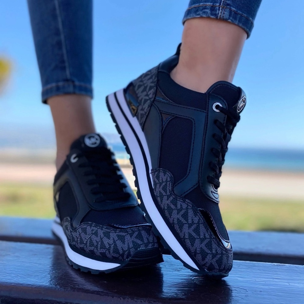 NWT Michael Kors Wilma Trainer Black Tech Canvas Sz. 8M - Picture 4 of 13